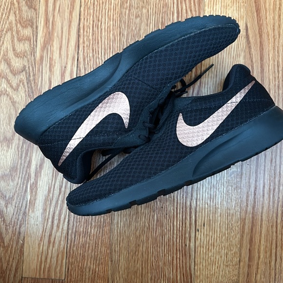Nike Black & Rose Gold sneakers - Picture 3 of 4